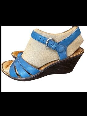 Born Wedge Sandals Women’s Size 8 M Blue Leather Strappy Buckle Comfort Shoes 39